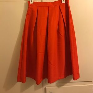 New beautiful skirt, very retro and stylish. Never worn!